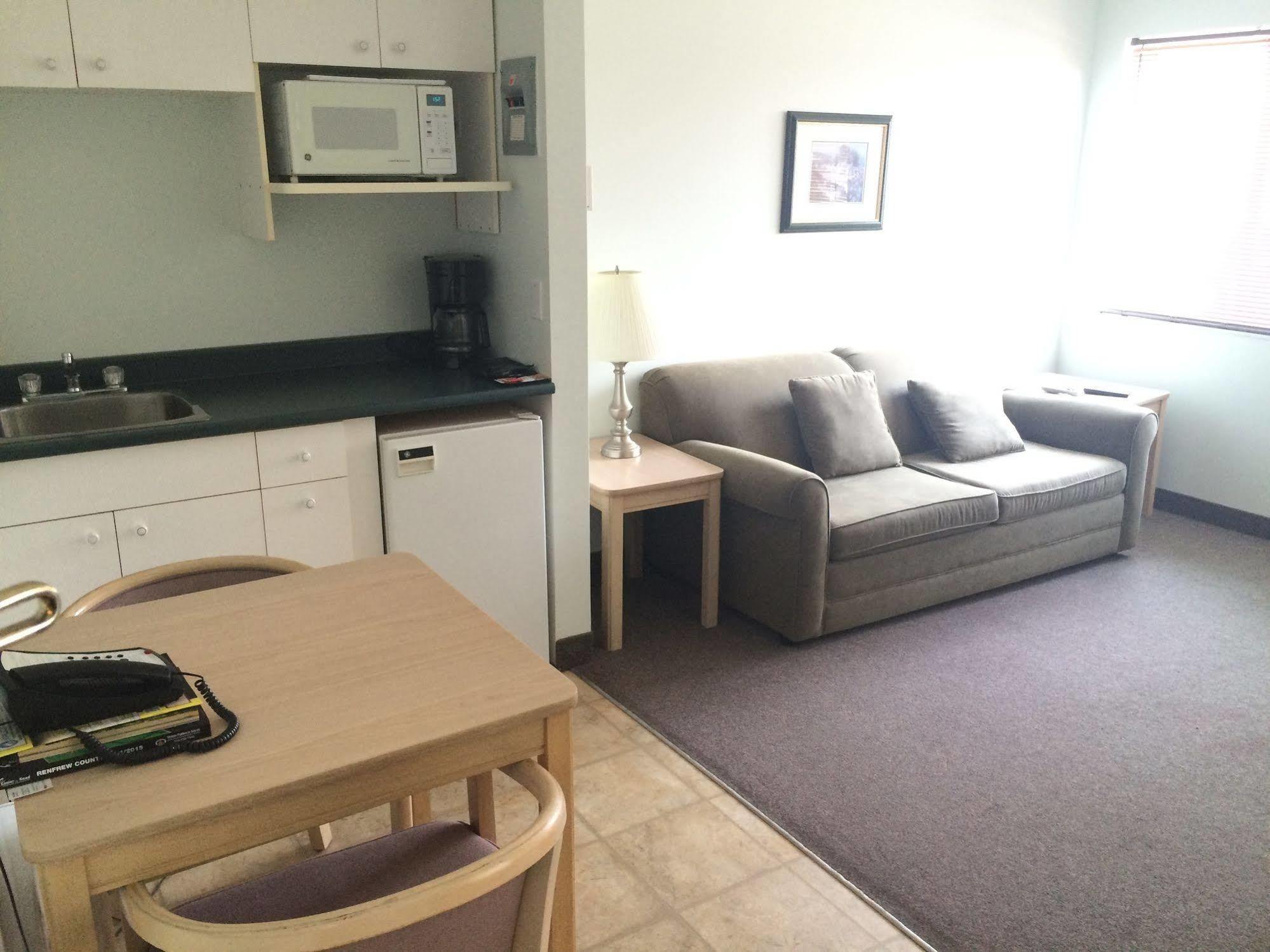 Shemron Suites Hotel Deep River 외부 사진