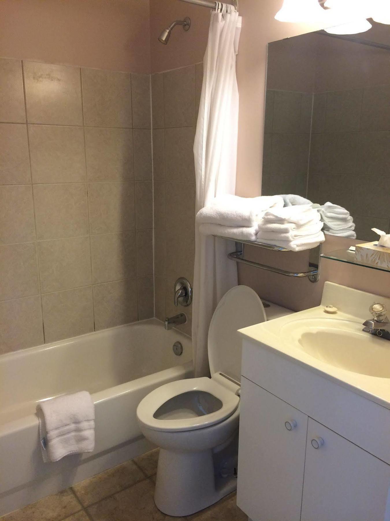 Shemron Suites Hotel Deep River 외부 사진