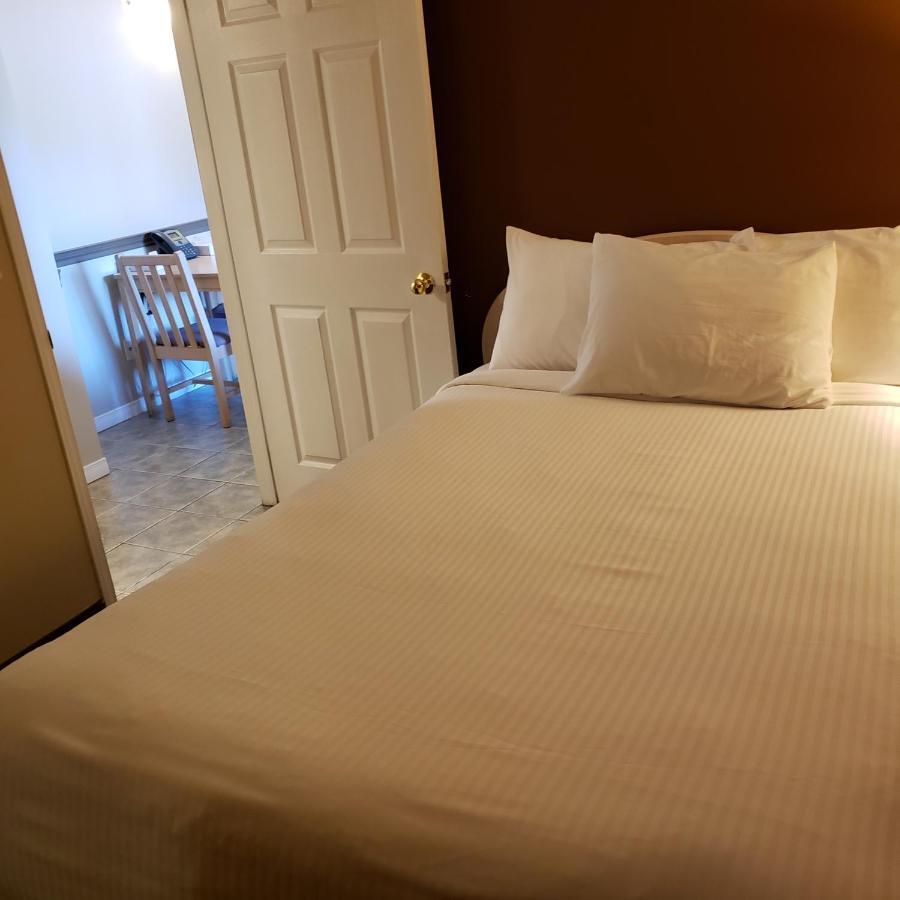 Shemron Suites Hotel Deep River 외부 사진